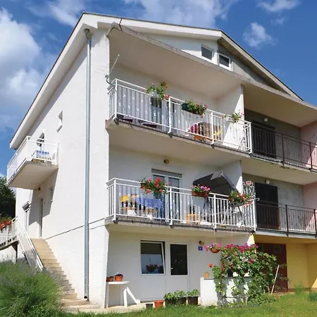 Appartement Gorgeous In With Kitchen Rovanjska