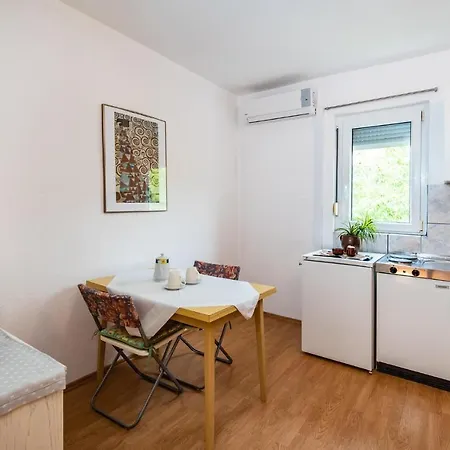 Gorgeous In With Kitchen Lejlighed *